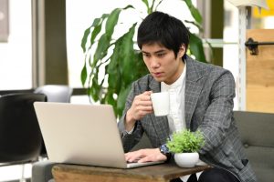 フリーランスは個人事業主なの？副業で独立・開業する方法