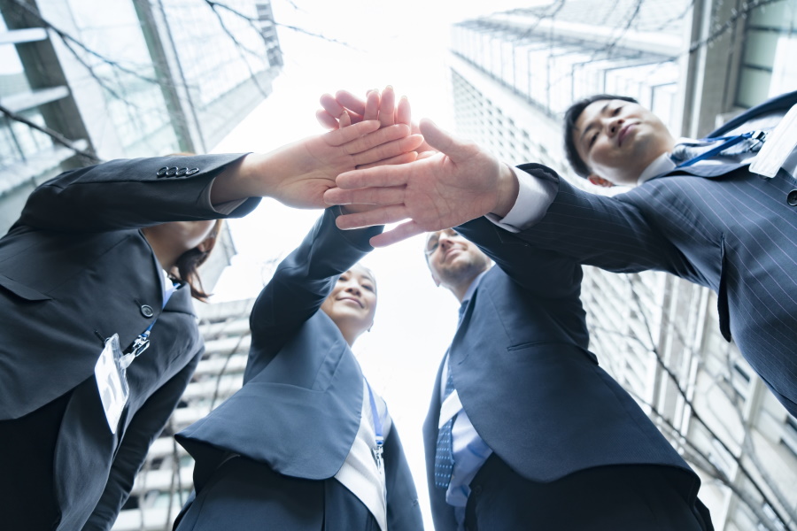 営業は人間関係がカギ|相手の懐に潜りこむ方法と信頼関係の築き方