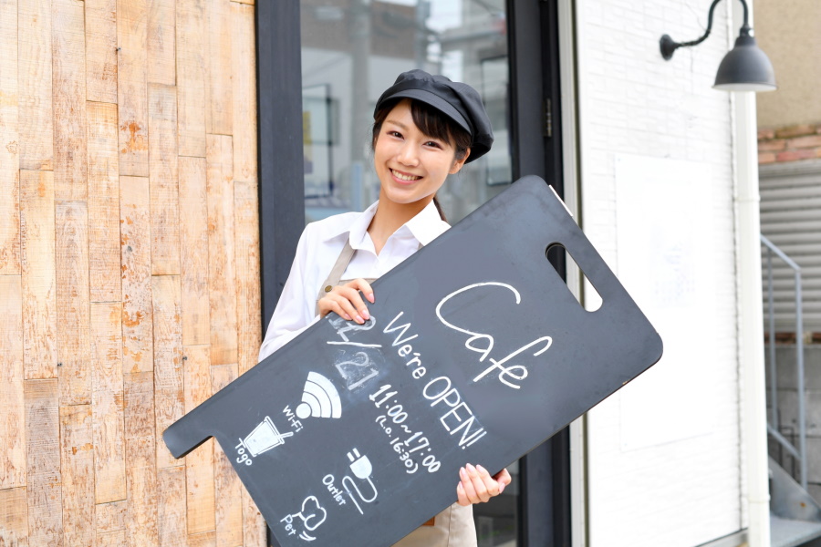 人当たりが良い人は仕事ができる!ビジネスや接客に使えるスキル