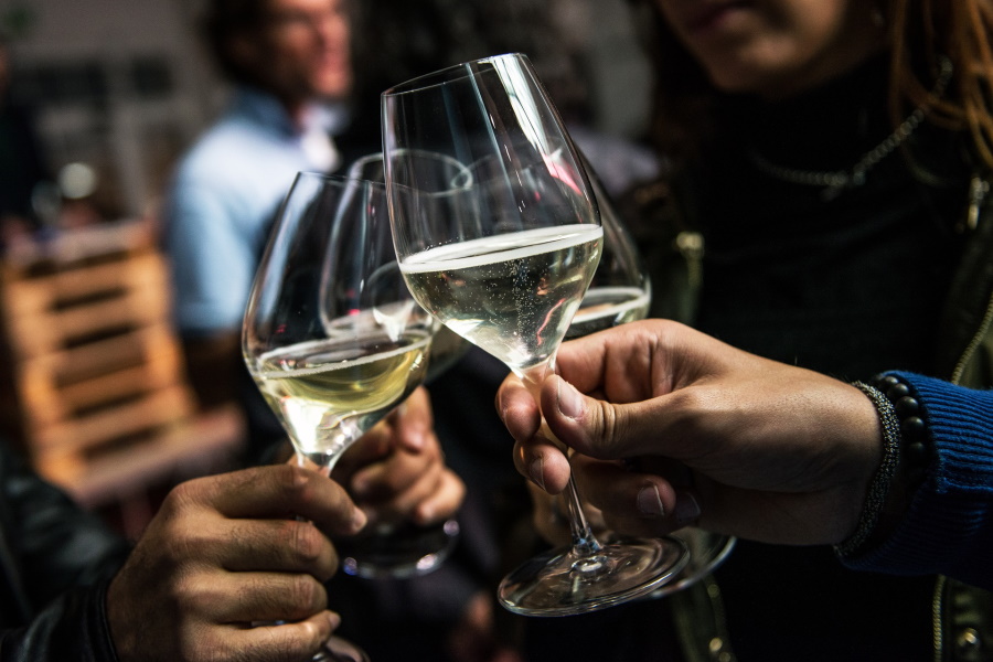 飲みニケーションは時代遅れ?飲み会をビジネス活用するコツ7選