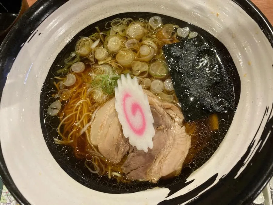 談合坂PAにあるラーメン大皇の醤油ラーメンを食レポ!