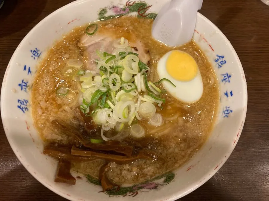 銀座にある元楽で環七土佐っ子背脂チャッチャ系ラーメン!